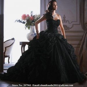Vestidos para xv años en color negro (10) | Ideas to decorate XV  Quinceanera party From Dresses Hairstyles, Tips, Invitations, Cakes,  Decorations