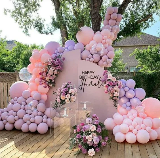 decoración con rosas y globos