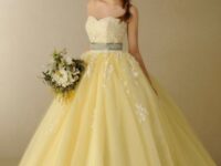 Ideas de vestido para quince años color amarillo