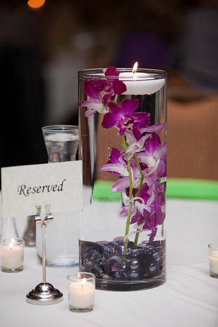 Centros de mesa para 15 años con flores en agua