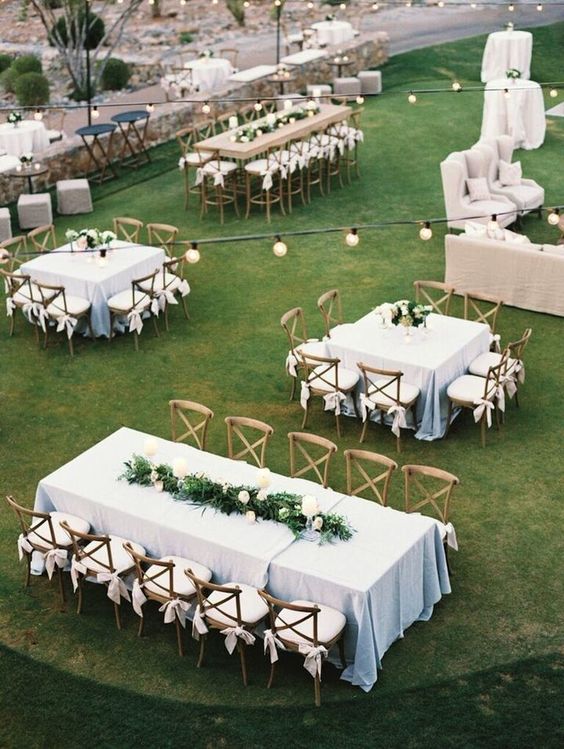 Decoracion de mesas de invitados en 15 años sencillos