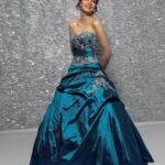Ideas de vestidos para quinceañera estilo princesa color azul petróleo