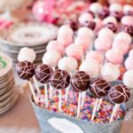 Mesas de dulces con caramelos