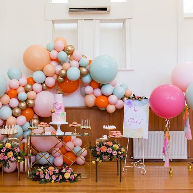 como decorar una fiesta de 15 años con globos