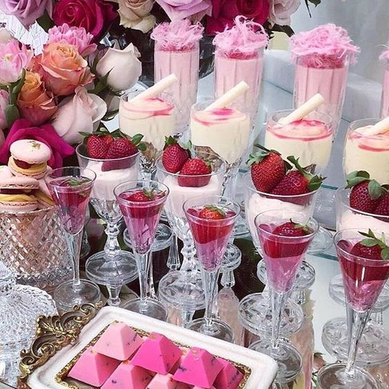 Mesa de dulces para 15 años en rosado