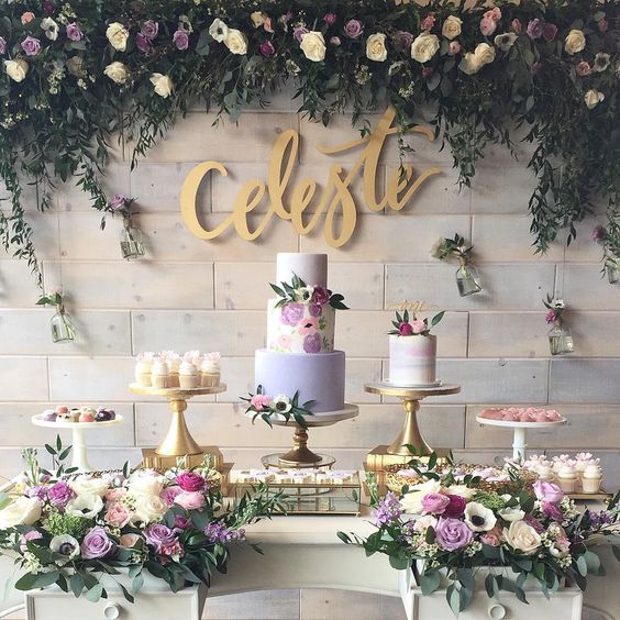 mesa de dulces color lila