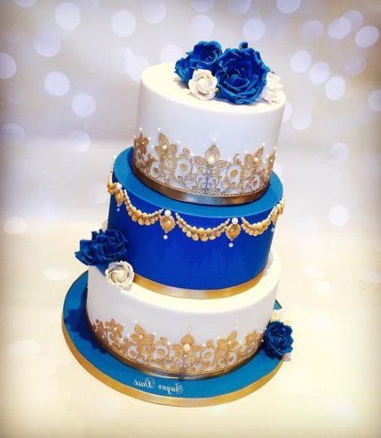 Pastel de XV años color del año clasic blue - Azul Clasico