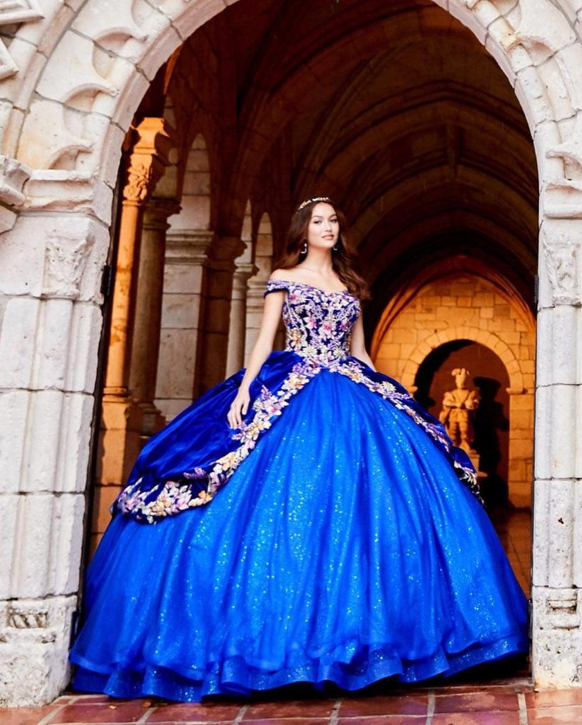 Vestido de XV años color del año clasic blue - Azul Clasico