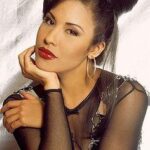 Maquillaje y peinado inspirado en Selena Quintanilla