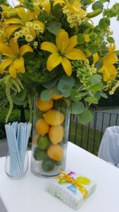 Centros de mesa con limones y flores