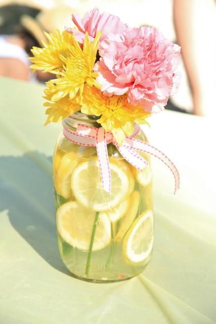 Centros de mesa con limones y flores