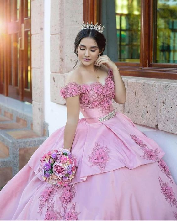 Hermosos y modernos diseños de vestidos para quinceañera