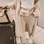 Outfits con prendas complementarias para viajar en avión