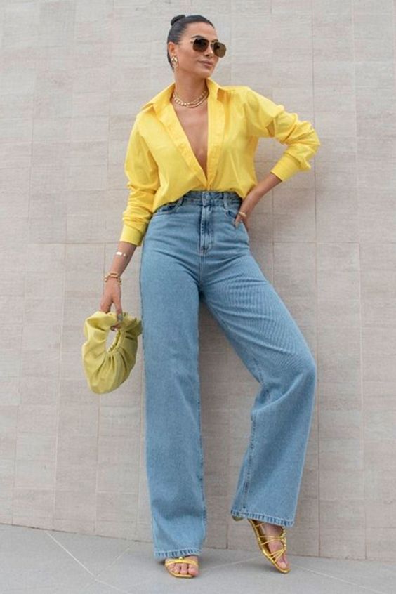 Blusas en colores de moda con jeans