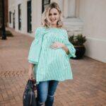 Jeans de maternidad y una blusa holgada