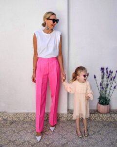 Outfits con pantalón de color rosa