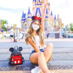 Outfits con bolsas y mochilas prácticas para ir a Disney